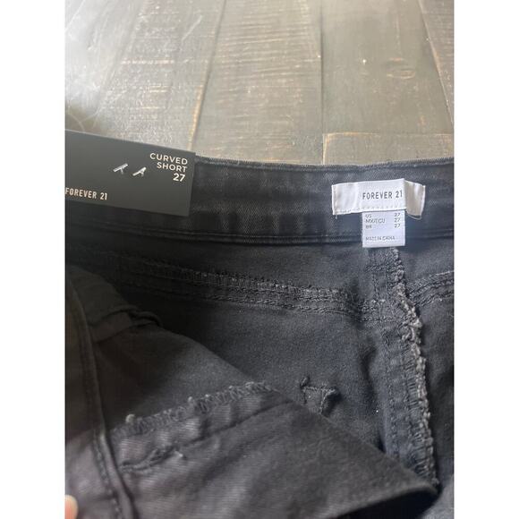 Forever 21 High Rise Curvy Fit Black Jean Shorts Size 27 NWT - Picture 3 of 4